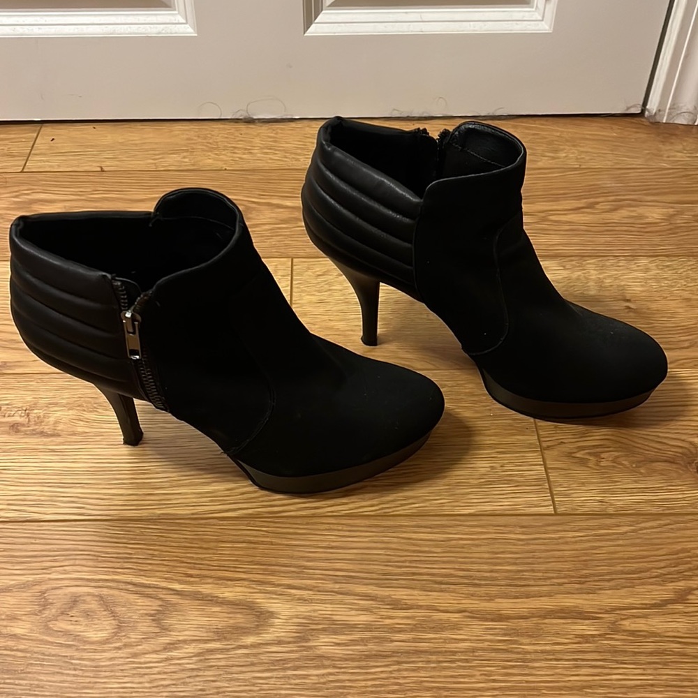 All black ankle boot heels never worn